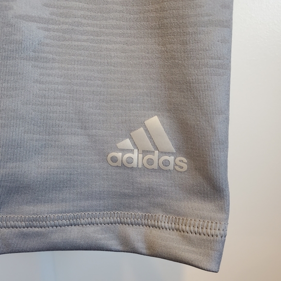 EUC Adidas Climalite Mid Rise Capri Leggings/Yoga Pants Grey Medium - Picture 4 of 9